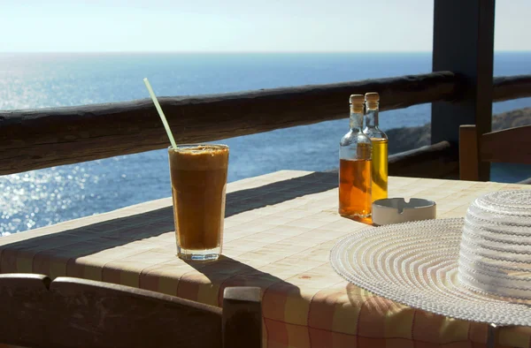 Tabel in taverna op zakynthos eiland — Stockfoto