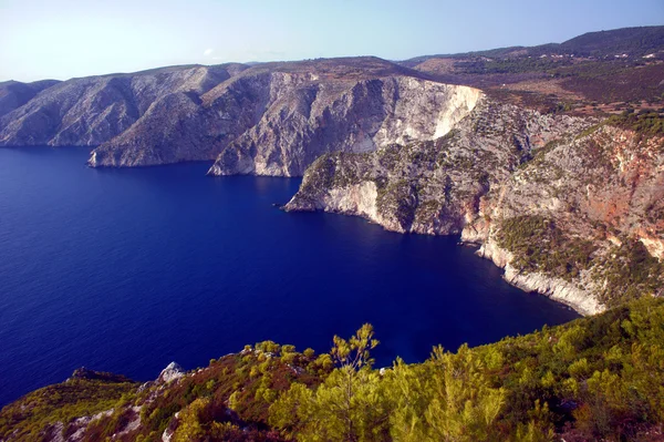Rosto de penhasco com rochas brancas na ilha de Zakynthos — Fotografia de Stock