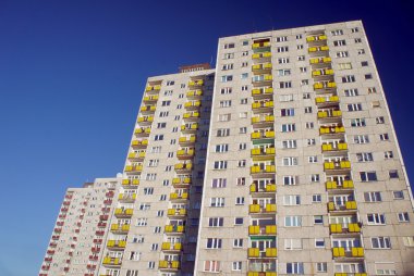 Poznan bir yerleşim bölgesinde gökdelenler