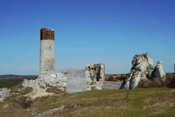 Château médiéval en ruine avec tour à Olsztyn — Photo