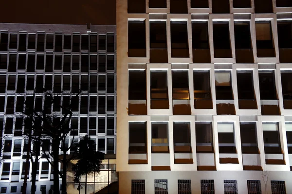 Collegium novum - universitetet i poznan byggnad på natten — Stockfoto