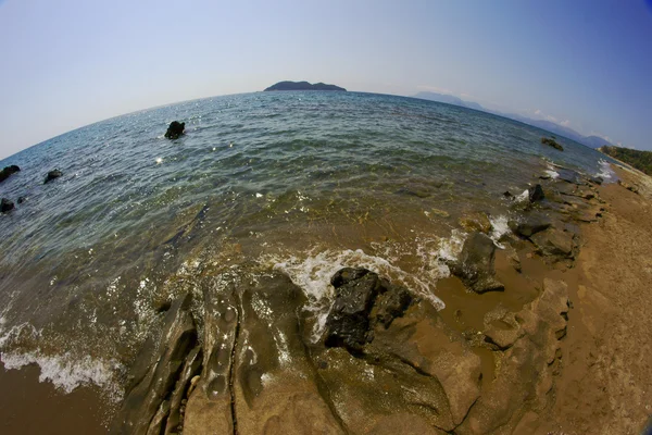 Praia com pedras — Fotografia de Stock