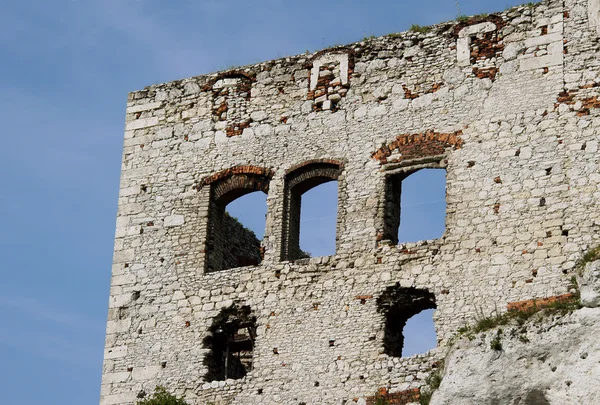 Windows em castelo medieval em ruínas em Ogrodzieniec — Fotografia de Stock