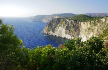 zakynthos adada kayalık uçurum