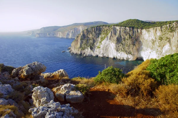 Stenig klippa på ön zakynthos — Stockfoto