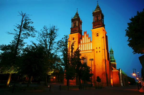 Gothic church by night in Poznan — Stock Photo, Image