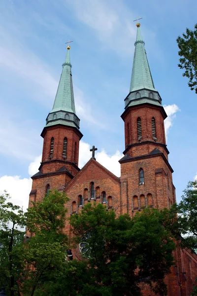 Gótikus templom tornyainak Pruszków — Stock Fotó