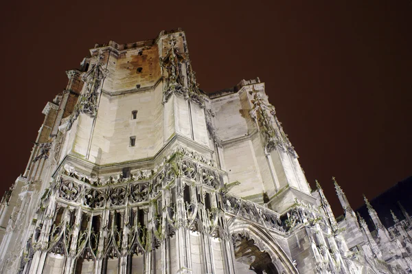 Gotická fasáda katedrály Saint-Jean-Saint-Pierre-et-saint-paul v troyes — Stock fotografie