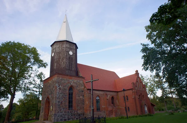 Gotycki kościół z wieżą — Zdjęcie stockowe