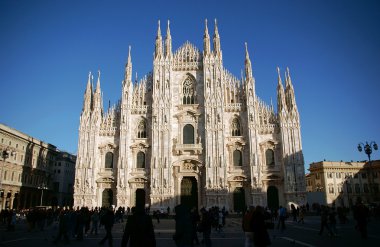 Milano Katedrali'ne Gotik cephe