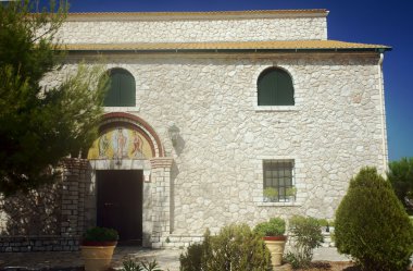 Manastır ve üstünde belgili tanımlık tepe-in pantokrator