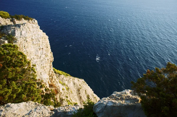 Acantilado rocoso en la isla de Zakynthos — Foto de Stock