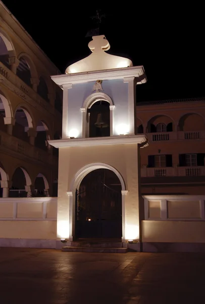 在晚上，扎金索斯城阿基狄奥尼修教堂 — 图库照片