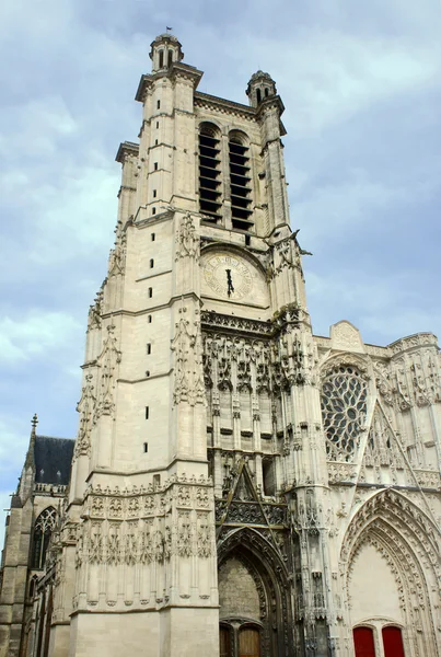 Gothic church of the Saint-Pierre-et-Saint-Paul Cathedral in Troyes — Stock Photo, Image