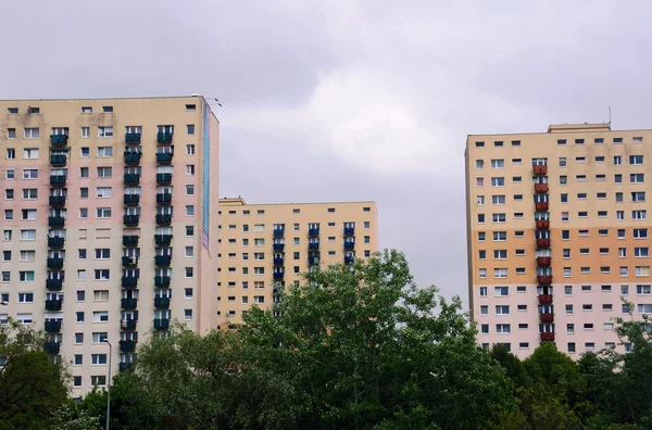 Desarrollo de viviendas con bloques de torre — Foto de Stock