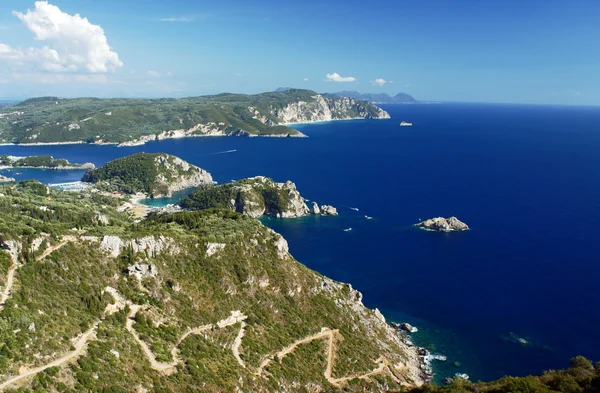Defne ve dağlarına Korfu Adası'nda görüntüleme — Stok fotoğraf