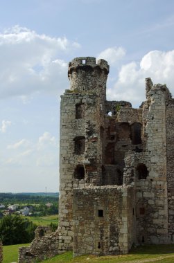 yıkık Ortaçağ Kalesi