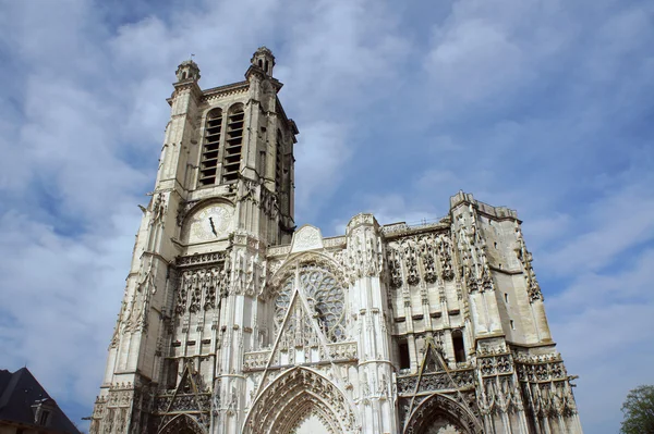 Saint-Pierre-Saint-Pierre-et-saint-paul katedrála v troyes — Stock fotografie
