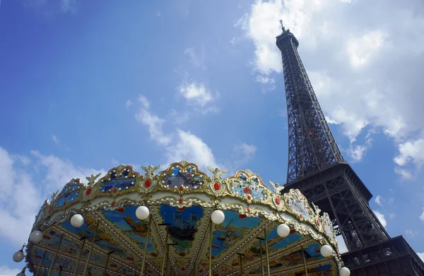 The Eiffel Tower and carousel — Stock Photo, Image