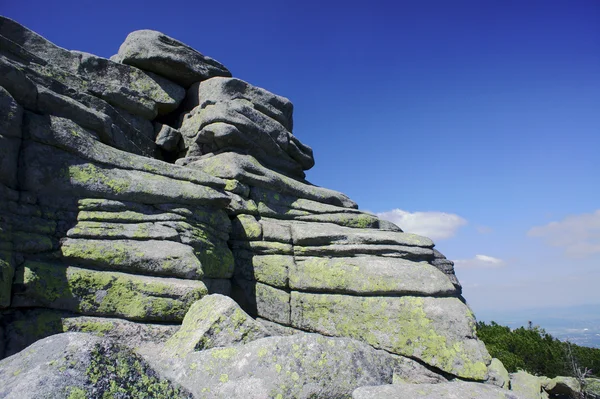 Rochers dans les montagnes géantes — Photo