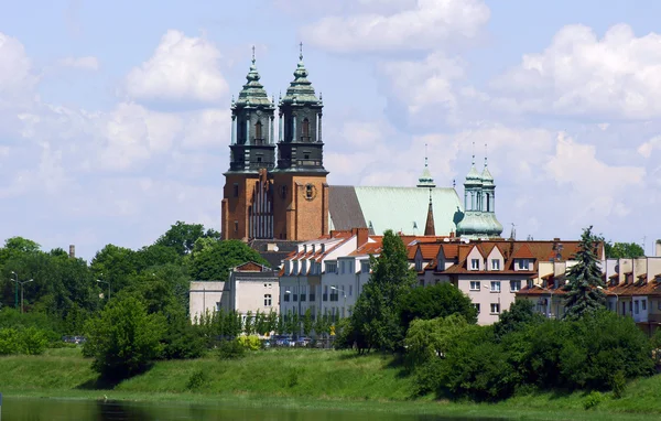 Rzeki warta i archicathedral Bazyliki — Zdjęcie stockowe