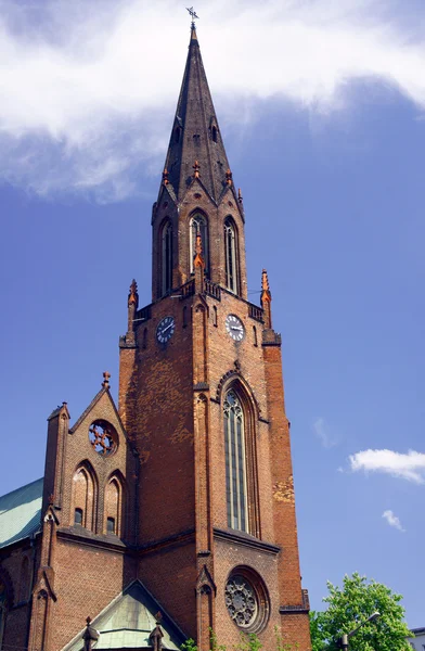 Готическая церковь с башней — стоковое фото