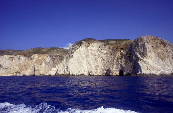 Cliff beyaz taşlarla — Stok fotoğraf