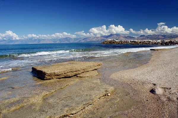 Eiland van Korfoe en de Albanese berg — Stockfoto