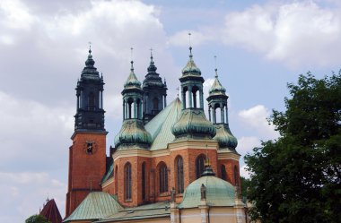 Katedralin kuleleri.
