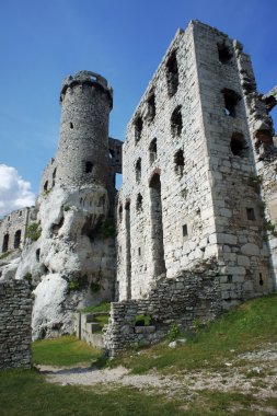 kule ile harap Ortaçağ Kalesi