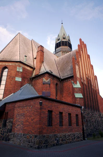 Gotický kostel s věží — Stock fotografie