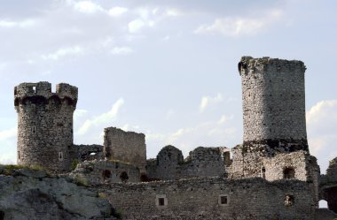 taret yıkık kalede