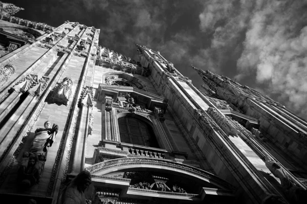 Façade de la cathédrale gothique — Photo