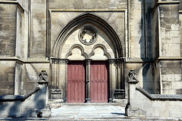 Katedraalin portaali — kuvapankkivalokuva