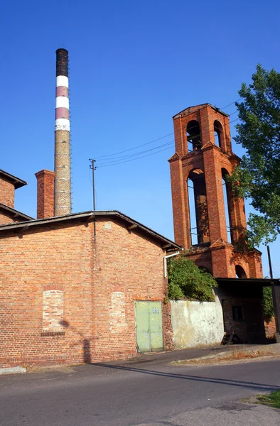 De oude, baksteen distilleerderij — Stockfoto