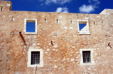 duvarları, Ortodoks Manastırı