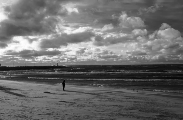 Passeggiate sulla spiaggia — Foto Stock