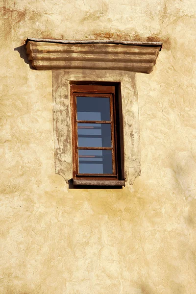 Маленькое окно — стоковое фото