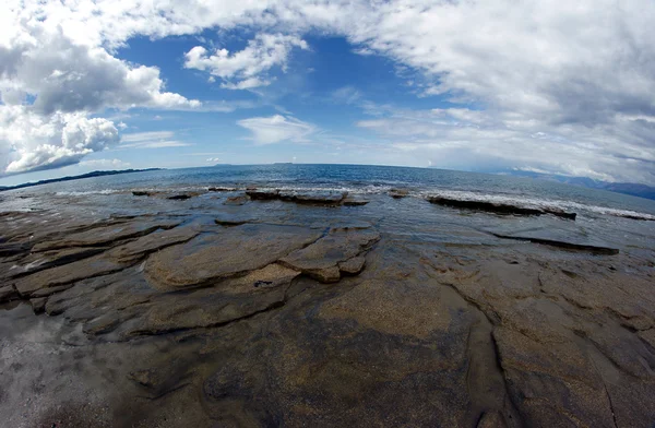 Rocce sulla spiaggia — Foto Stock