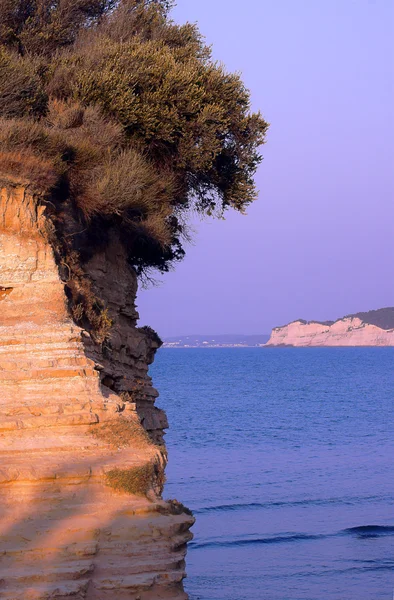 Scogliera sull'isola di Corfù — Foto Stock