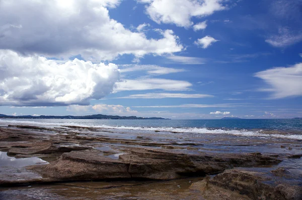 Skały na plaży — Zdjęcie stockowe