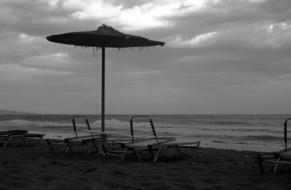 Parasol on the beach — Stock Photo, Image