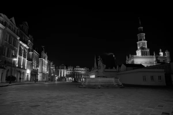 Oude markt 's nachts — Stockfoto