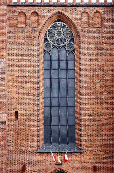 Janela de uma catedral gótica — Fotografia de Stock