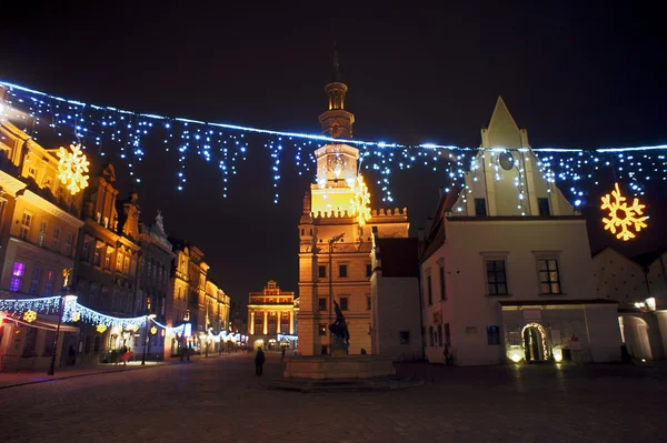 Різдвяні прикраси на площі Старий ринок — стокове фото