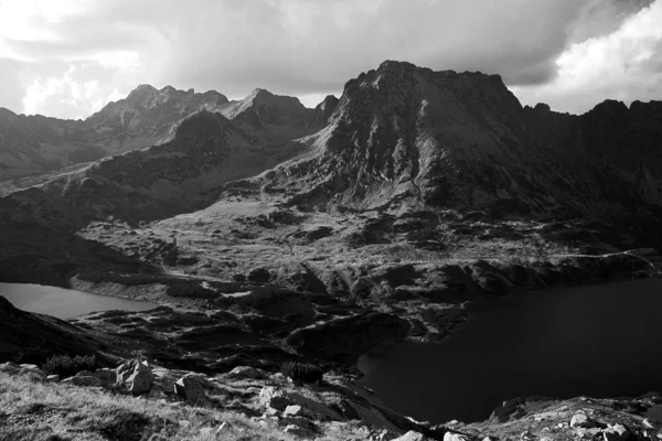 Tepe ve gölleri Dağları — Stok fotoğraf