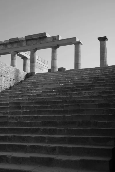 Αρχαία σκάλες και στήλες — Φωτογραφία Αρχείου