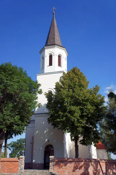 Kościół z dzwonnicą — Zdjęcie stockowe