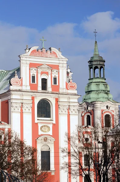 Barokní průčelí farního kostela — Stock fotografie