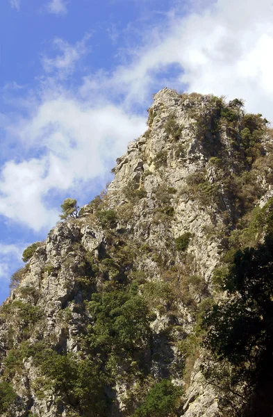 Rocce in montagna — Foto Stock